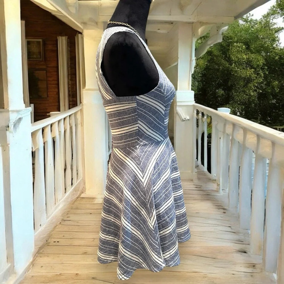 Altard State‎ Blue Striped Fit & Flare Dress Small Keyhole Back - Picture 2 of 5